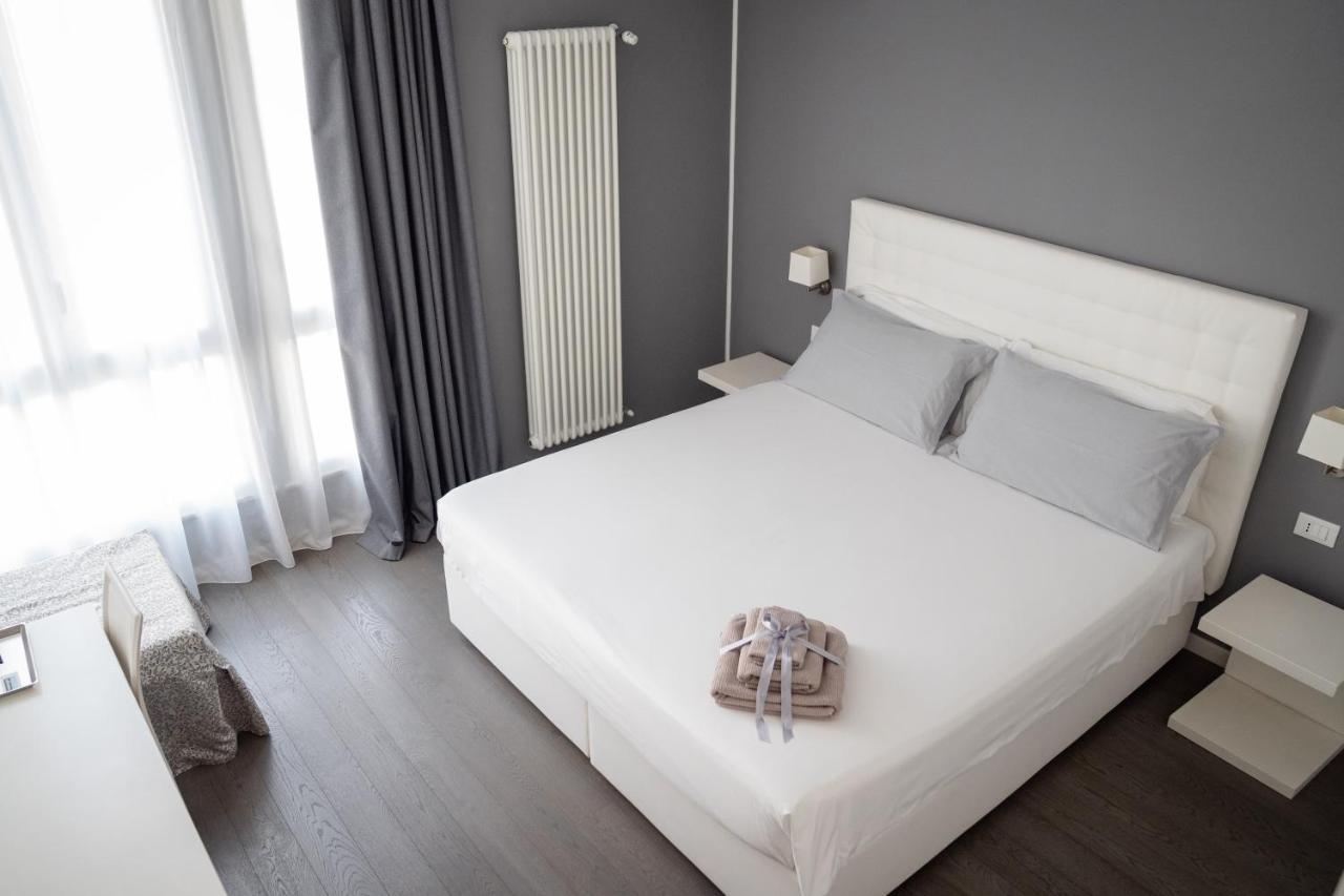 Hotel Midnight In Genova Zewnętrze zdjęcie