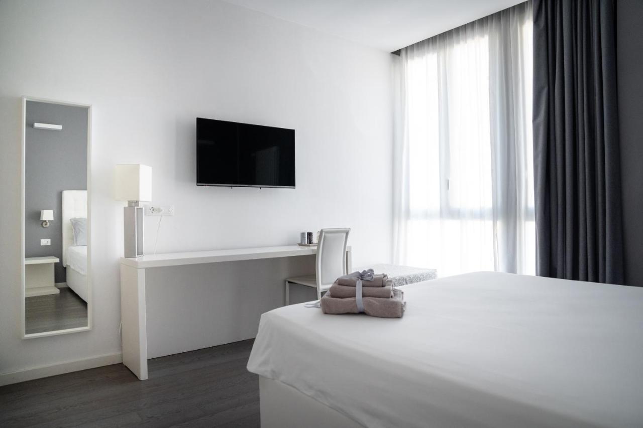 Hotel Midnight In Genova Zewnętrze zdjęcie