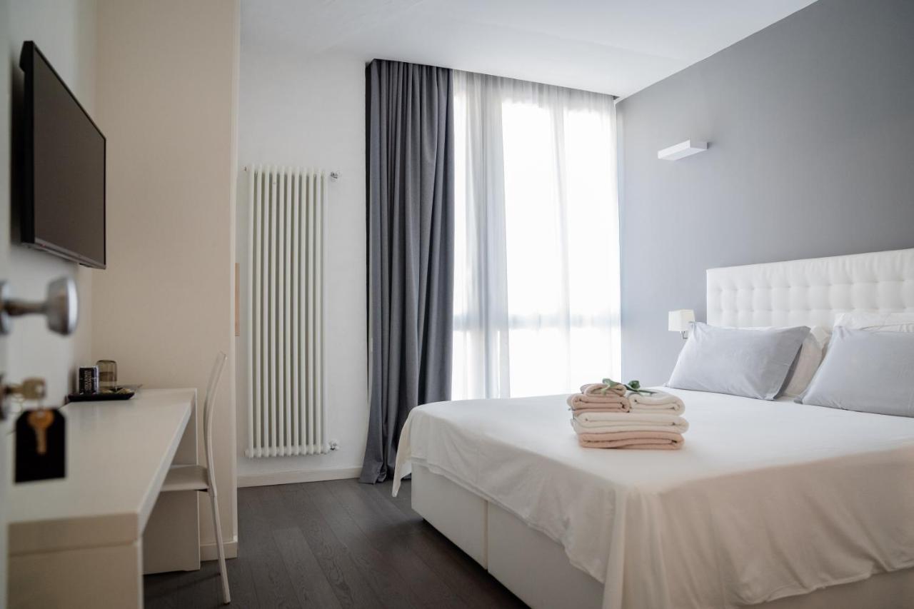 Hotel Midnight In Genova Zewnętrze zdjęcie